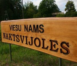 Viesu nams Naktsvijoles